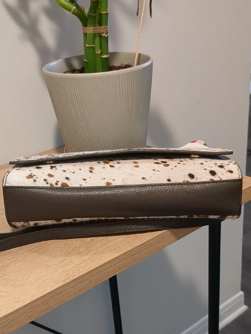 Women’s Italian Cowhide Speckled Crossbody Bag in White and Brown - Picture 5 of 8